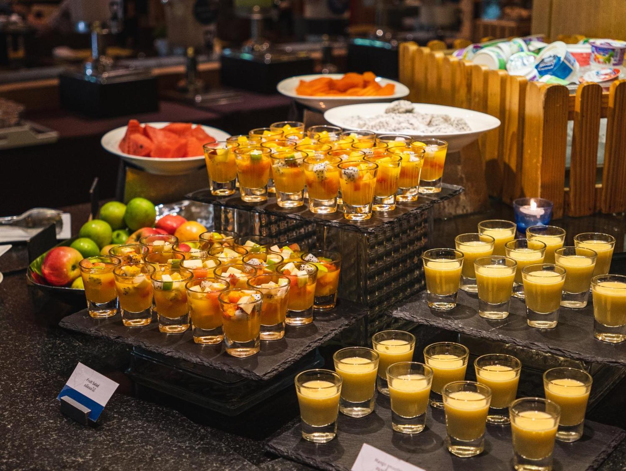 Amari Hua Hin Ξενοδοχείο Εξωτερικό φωτογραφία A selection of fruit drinks
